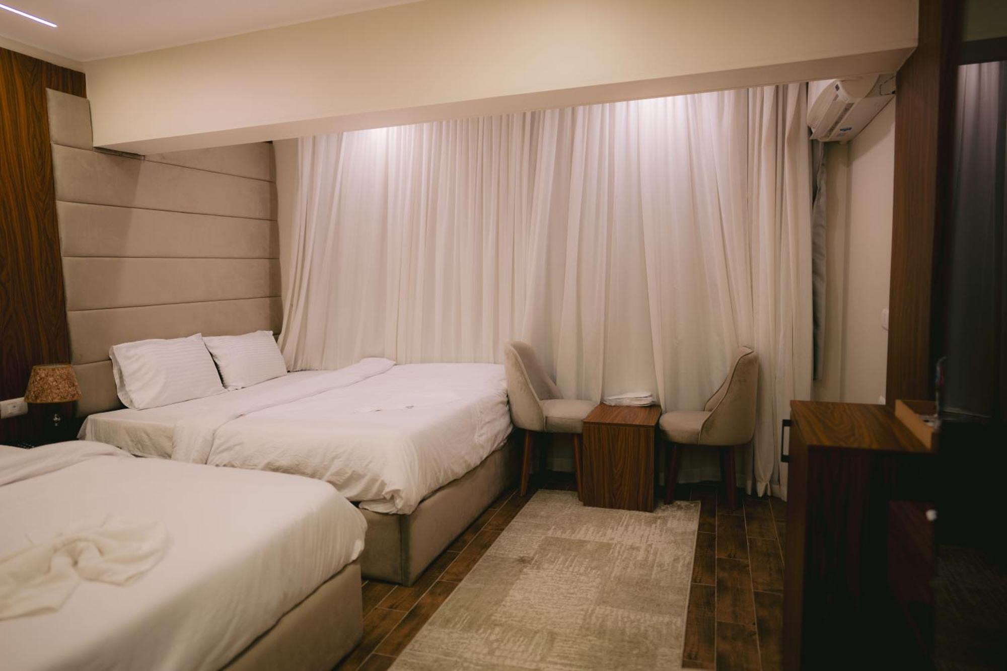 Tuya Pyramids Inn Kafrat al Jabal Exterior photo