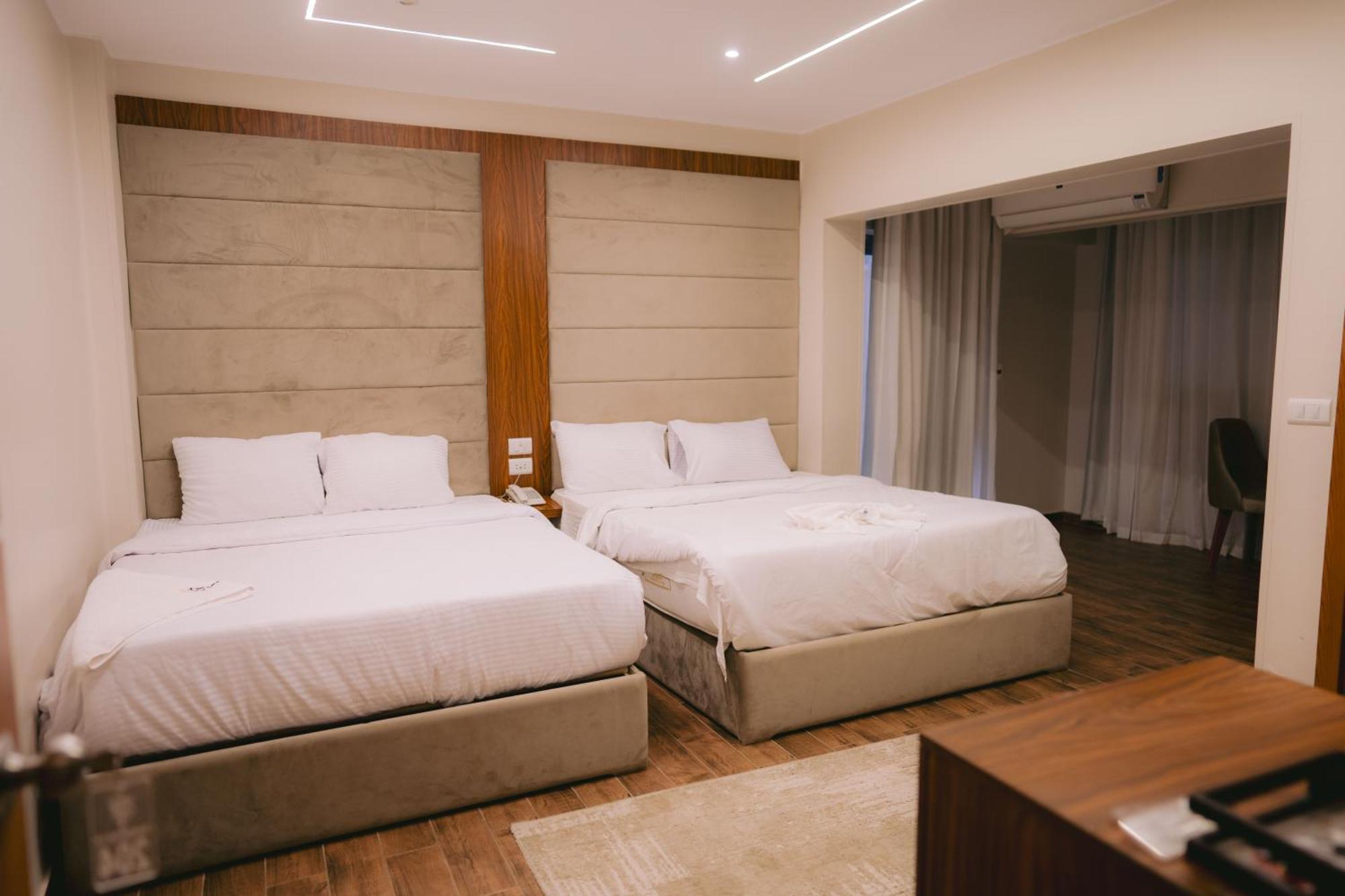 Tuya Pyramids Inn Kafrat al Jabal Exterior photo
